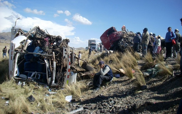 At least 12 people killed after car rolls down ravine in Southern Peru